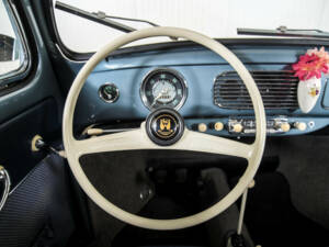 Imagen 8/50 de Volkswagen Maggiolino 1200 Convertibile (1955)