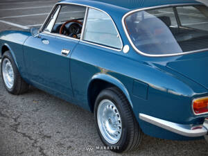 Image 74/85 de Alfa Romeo 1750 GT Veloce (1970)