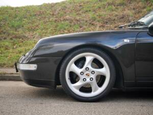 Image 2/34 of Porsche 911 Carrera (1997)