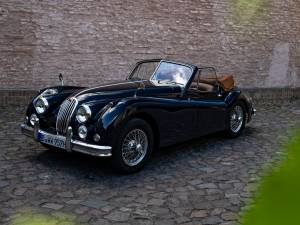 Image 2/36 of Jaguar XK 140 DHC (1957)