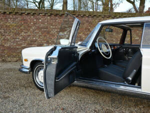 Image 25/50 de Mercedes-Benz 280 SE 3,5 (1971)