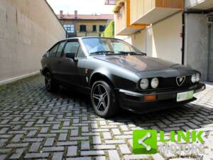 Bild 4/10 von Alfa Romeo GTV 2.0 (1986)