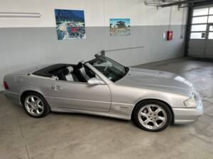 Image 28/60 of Mercedes-Benz SL 500 &quot;Silver Arrow&quot; (2002)