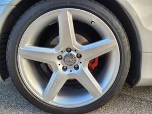 Bild 34/97 von Mercedes-Benz SL 500 (2004)