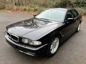 Image 20/50 de BMW 735i (2001)