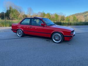 Image 105/180 de BMW 316i (1989)