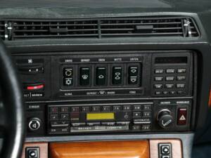 Immagine 14/30 di BMW 735i (1985)