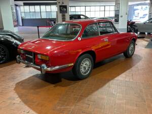 Image 19/33 of Alfa Romeo 2000 GT Veloce (1972)