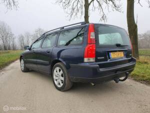 Image 7/31 of Volvo V 70 2.4 (2003)