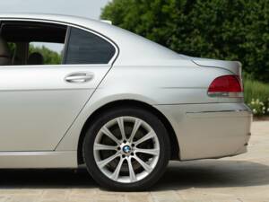 Bild 14/50 von BMW 745d (2005)