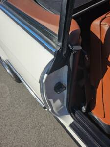 Immagine 39/67 di BMW 320i (1990)