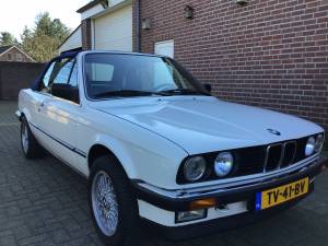 Image 4/20 de BMW 320i (1988)