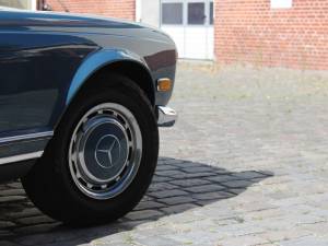 Image 8/32 of Mercedes-Benz 280 SL (1970)