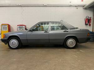 Image 2/22 of Mercedes-Benz 190 E 2.3 (1992)