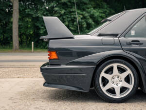 Imagen 22/51 de Mercedes-Benz 190 E 2.5-16 Evolution II (1991)