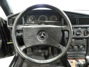 Image 6/15 of Mercedes-Benz 190 E 2.3-16 (1987)