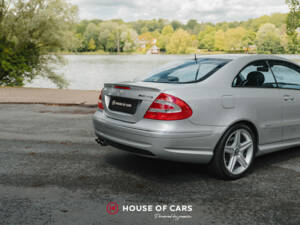 Image 17/47 of Mercedes-Benz CLK 55 AMG (2004)