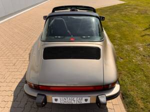 Image 19/88 of Porsche 911 Carrera 3.2 (1985)