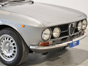 Bild 27/30 von Alfa Romeo Giulia 1300 GT Junior (1971)