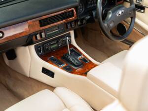 Image 46/50 de Jaguar XJS 5.3 V12 (1988)