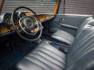 Image 8/39 of Mercedes-Benz 280 SE 3,5 (1971)