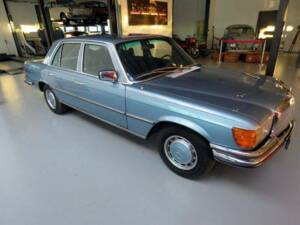 Image 4/17 de Mercedes-Benz 280 SE (1975)
