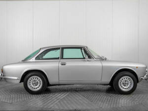 Immagine 10/50 di Alfa Romeo 2000 GT Veloce (1975)