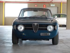 Image 2/24 of Alfa Romeo Giulia GT 1300 Junior (1967)