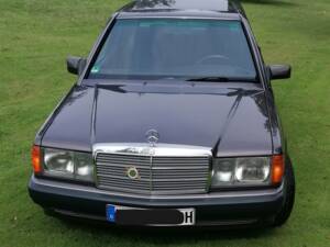 Image 2/17 de Mercedes-Benz 190 E 2.0 (1992)