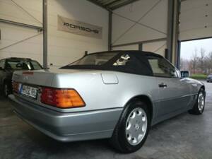 Image 20/25 of Mercedes-Benz SL 280 (1995)