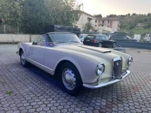 Image 19/63 of Lancia Aurelia B24 Convertible (1958)