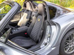 Alcantara / leather seats with golden hand-embroidered 30.