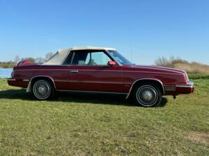 Bild 2/6 von Chrysler Le Baron (1985)