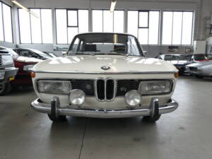 Immagine 24/43 di BMW 2000 tii (1971)