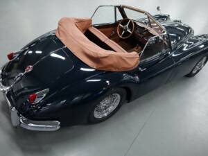 Image 7/43 of Jaguar XK 140 DHC (1957)