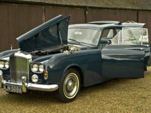 Image 18/50 of Bentley S 3 Continental Flying Spur (1963)