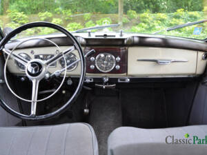 Image 12/50 of Mercedes-Benz 220 (1952)