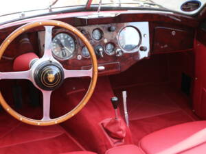 Image 14/40 of Jaguar XK 120 DHC (1953)