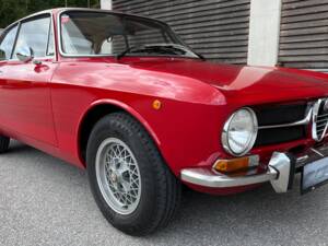 Image 5/13 de Alfa Romeo Giulia 1600 GT Junior (1973)