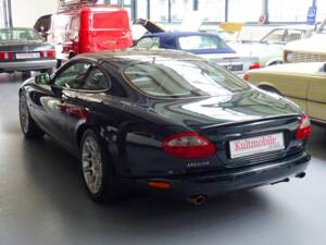 Image 4/16 of Jaguar XKR (1999)
