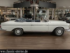 Image 6/15 of Mercedes-Benz 220 SE b (1963)