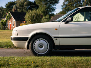 Image 21/50 of Audi 80 - 2.0 E (1993)