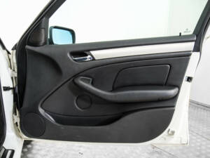 Image 33/50 of BMW 330xi (2002)