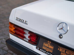 Image 14/42 de Mercedes-Benz 190 E (1984)