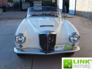 Image 2/10 of Lancia Aurelia B24 Convertible (1958)