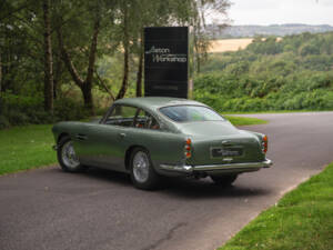 Image 30/64 de Aston Martin DB 4 (1961)