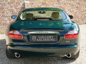 Image 40/50 of Jaguar XKR (2001)