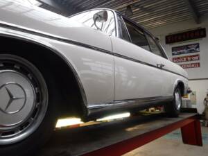 Image 21/49 of Mercedes-Benz 300 SE (1966)