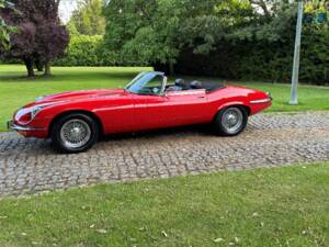 Image 2/39 of Jaguar E-Type V12 (1974)