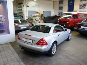 Image 19/40 of Mercedes-Benz SLK 230 Kompressor (1999)